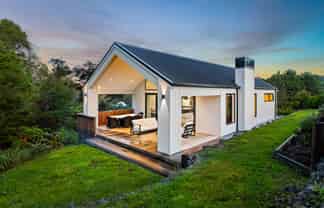 8 Collings Drive, Lucas Heights