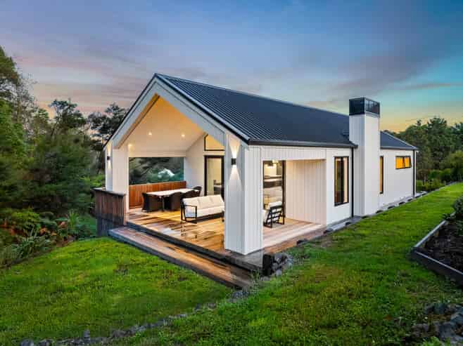 8 Collings Drive, Lucas Heights