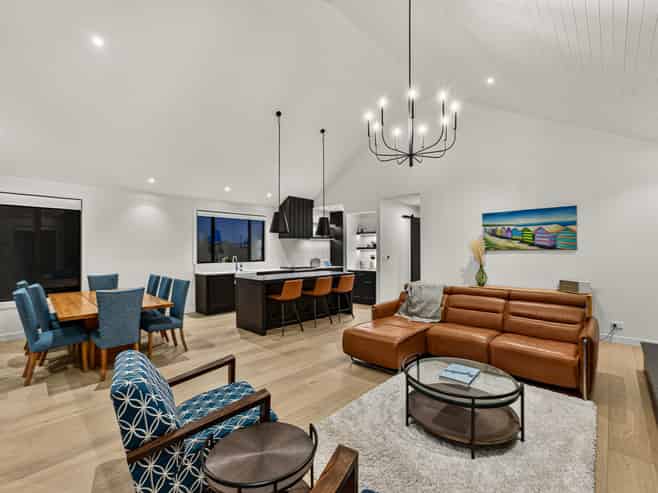8 Collings Drive, Lucas Heights