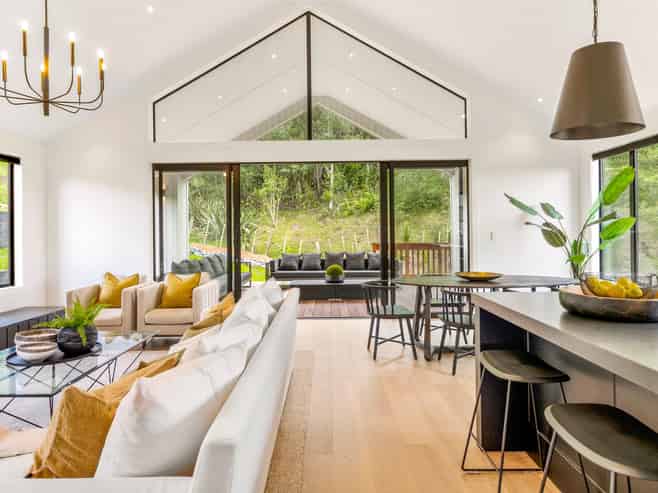8 Collings Drive, Lucas Heights