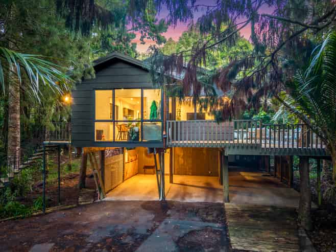 203 Scenic Drive, Titirangi