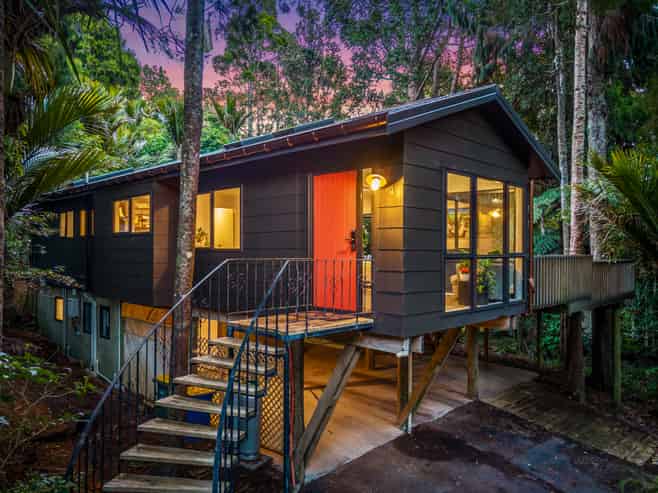 203 Scenic Drive, Titirangi