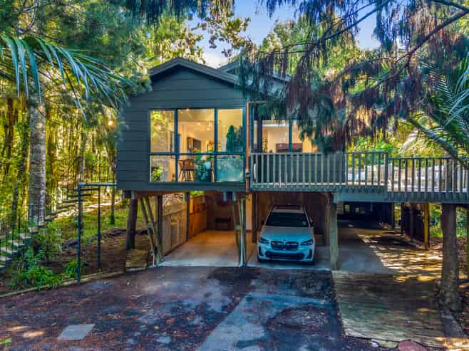 203 Scenic Drive, Titirangi