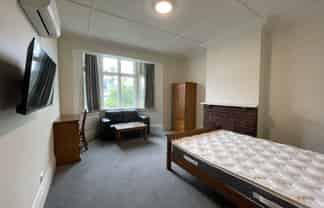 Room 2 / 9 Union Street West, North Dunedin