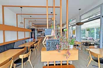 RESTAURANT UNIT FOR LEASE
