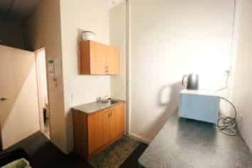 AFFORDABLE LEVEL 1 OFFICE
