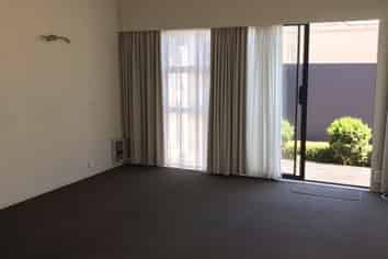 196 Fifteenth Avenue, Avenues