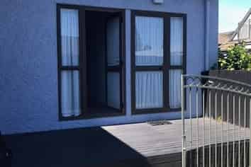 196 Fifteenth Avenue, Avenues