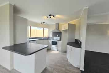 72 Town Point Road, Maketu