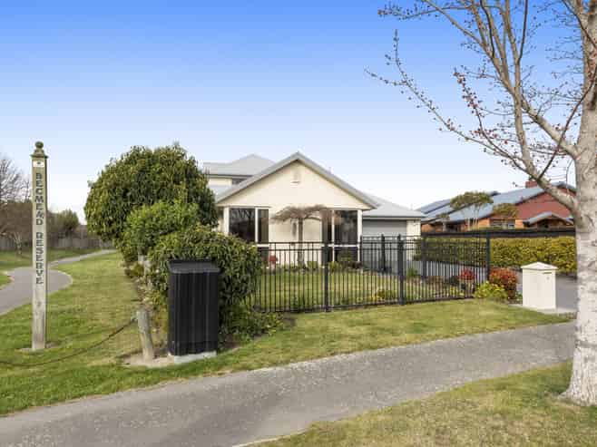 15 Becmead Drive, Harewood