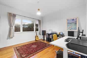 77 West Harbour Drive, West Harbour