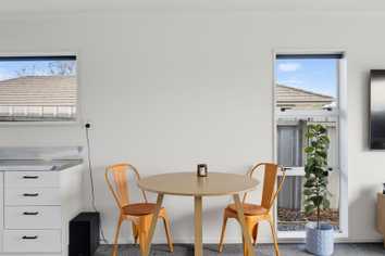 2/422 Wilsons Road North, Waltham