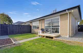 2/422 Wilsons Road North, Waltham