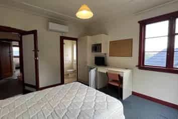 Room 2/5A Queen Street, Dunedin Central