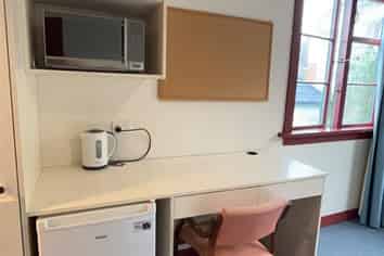 Room 2/5A Queen Street, Dunedin Central