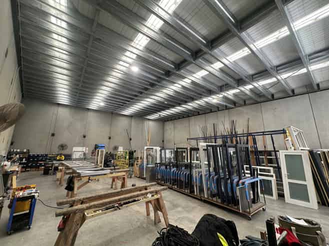 Modern tilt slab warehouse. Flexible lease options