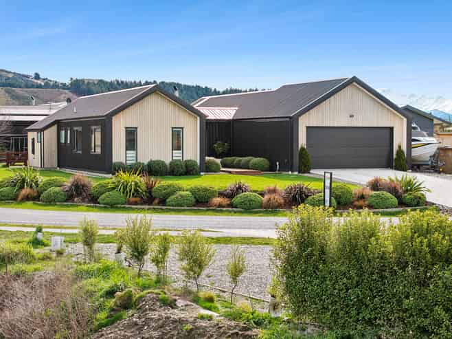 17 Cooper Crescent, Luggate