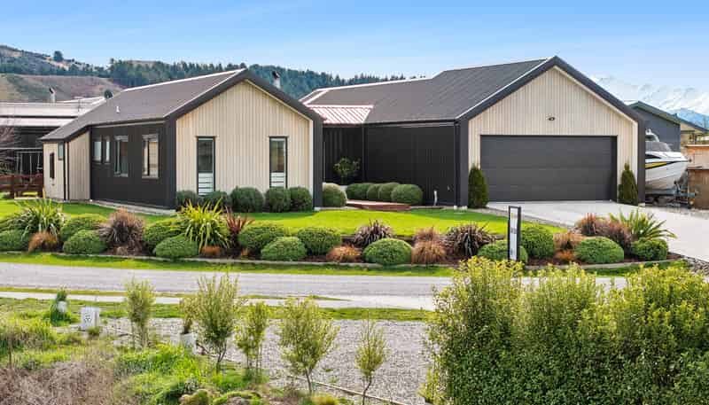 17 Cooper Crescent, Luggate