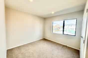 9/113 Moore Street, Howick