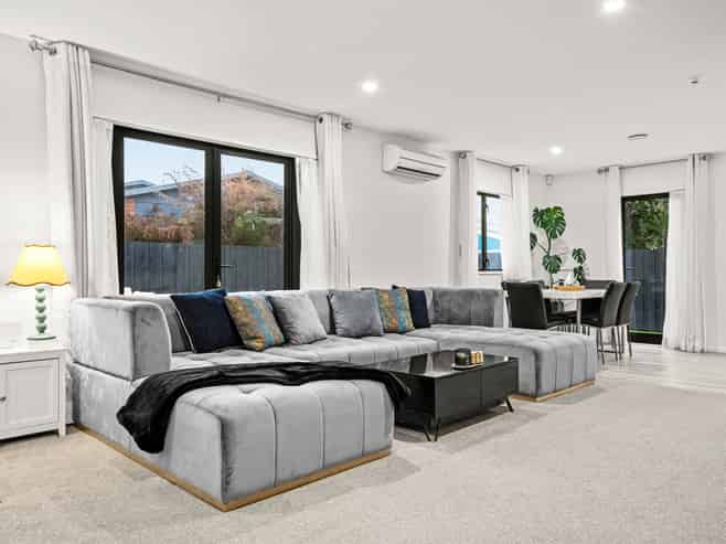 2/64A Cutts Road, Russley