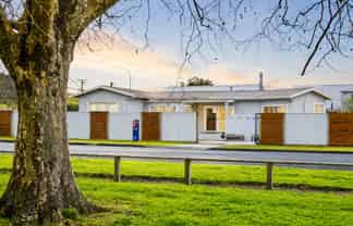 2 Worsley Street, Tamarau