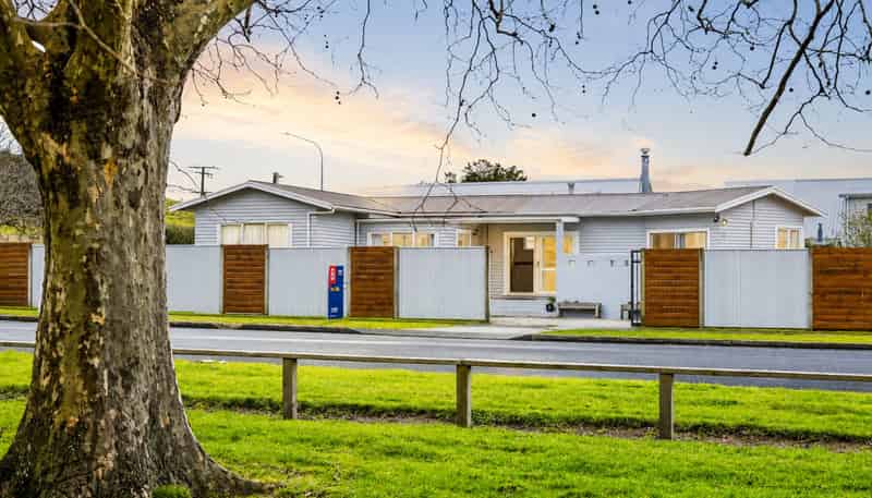 2 Worsley Street, Tamarau