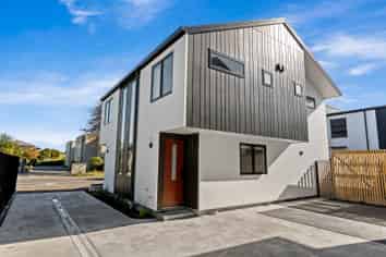 2/18 Whiteleigh Avenue, Addington