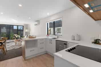 2/18 Whiteleigh Avenue, Addington