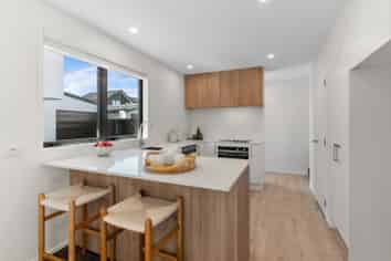 2/18 Whiteleigh Avenue, Addington