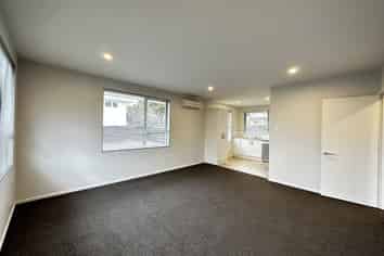 2/4 Grove Road, Addington