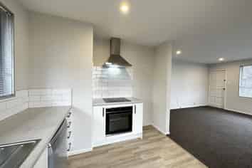 2/4 Grove Road, Addington