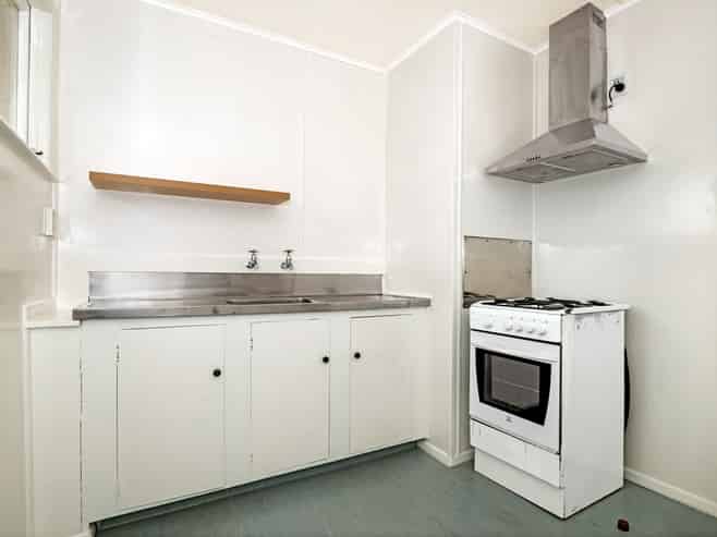 26,28,30 Cavendish Crescent, Outer Kaiti