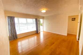 2/228 Onewa Road, Birkenhead