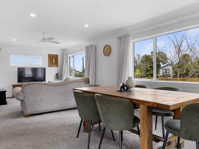 10 Armstrong Grove, Hilltop