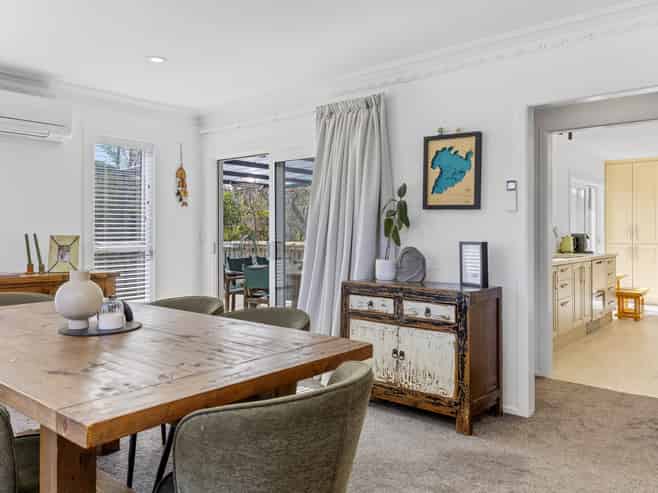 10 Armstrong Grove, Hilltop