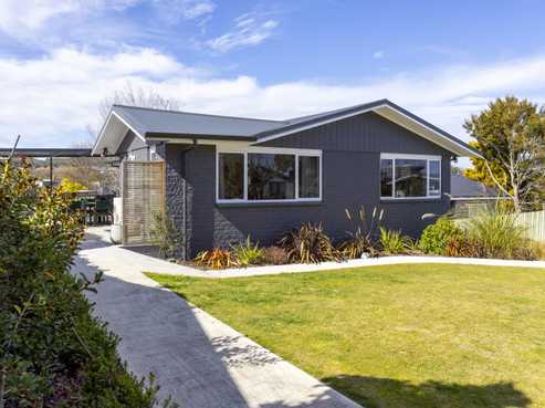 10 Armstrong Grove, Hilltop