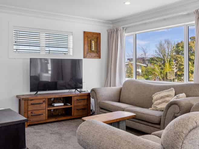 10 Armstrong Grove, Hilltop