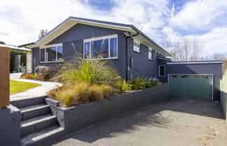 10 Armstrong Grove, Hilltop