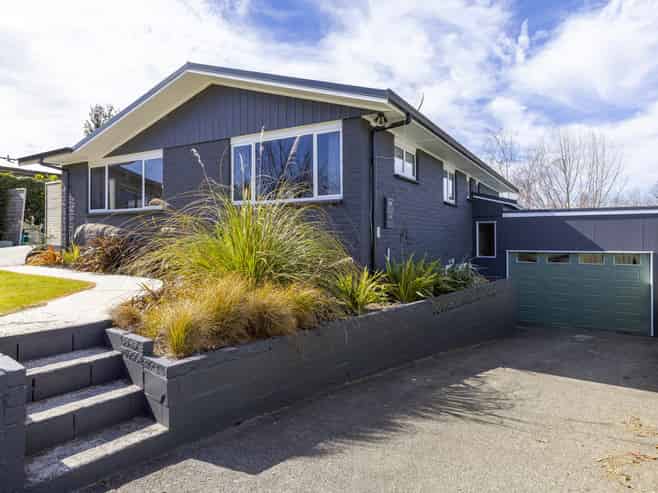 10 Armstrong Grove, Hilltop