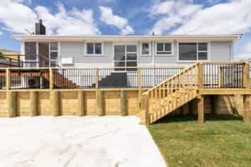 100 South Road, Blagdon