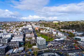 La Quinta Hotel Investment in the Heart of Parnell