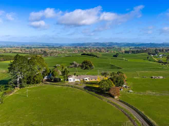 102 Gillard Road, Ngahinapouri