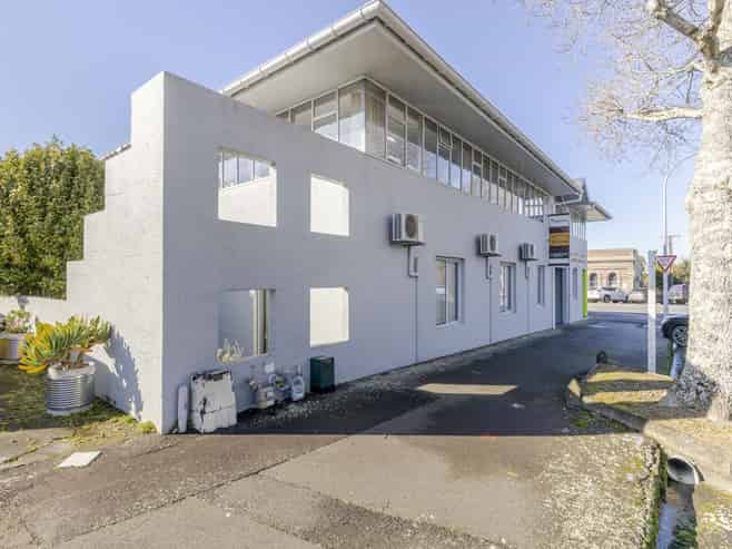 Secure Investment building in Stratford