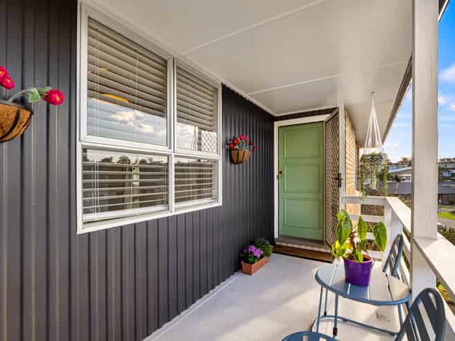 27C Linton Crescent, Matua