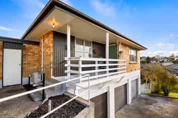 27C Linton Crescent, Matua