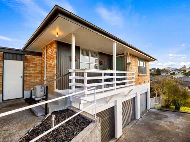 27C Linton Crescent, Matua