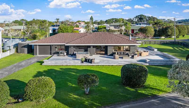 2 Dunbar Road, Point Wells