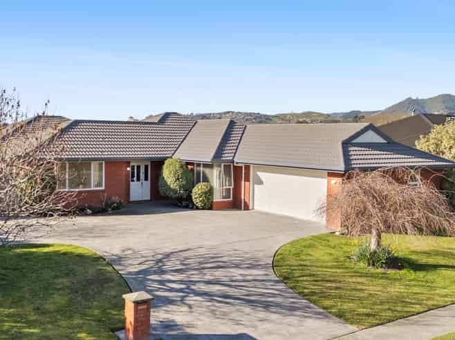 6 Ruth Taylor Avenue, Stoke