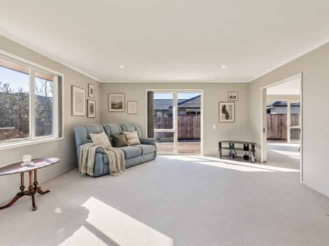 6 Ruth Taylor Avenue, Stoke