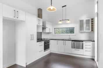2/49C Lancaster Road, Beach Haven